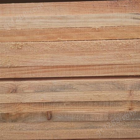 禄森木业工程辐射松木方价格原厂供应建筑方木规格欢迎咨询