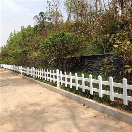 绿化栅栏 PVC草坪护栏 庭院围栏 锌钢组装防护隔离栏可定制