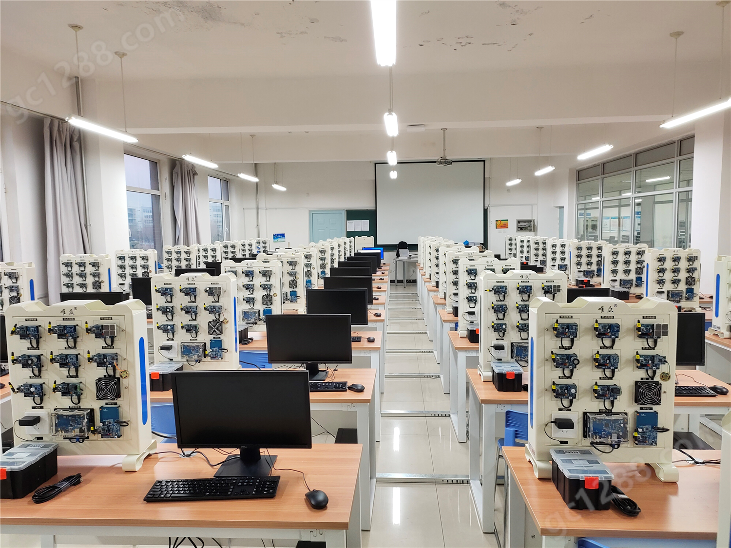 2020内蒙古机电职业技术学院嵌入式实训室