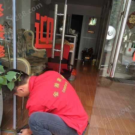 广州中山八路维修玻璃门师傅 维修玻璃门电话 维修玻璃门