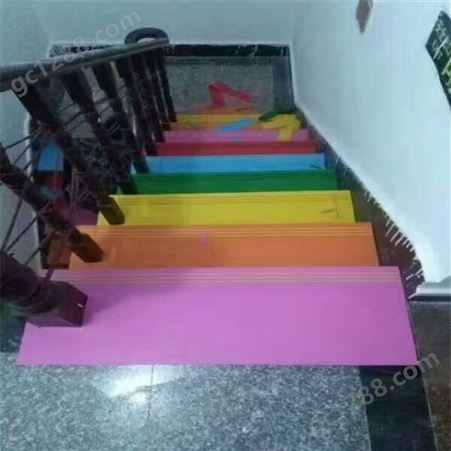立诚 宝鸡PVC楼梯踏步 楼梯踏步 可大批量投放 幼儿园滑楼梯踏步支持定制  PVC楼梯踏步厂家